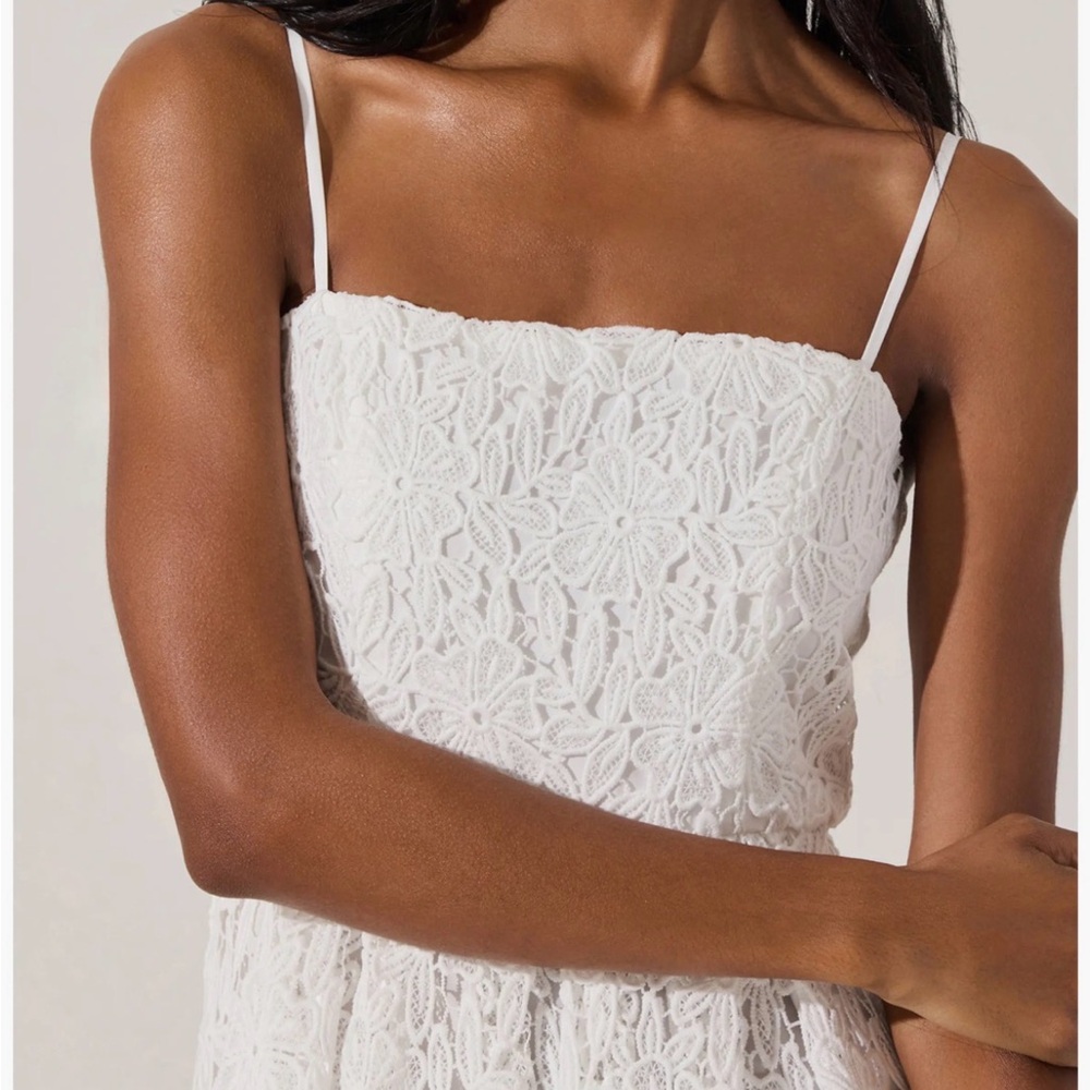 Floral Lace Dress - ASTR the Label - Picture 3 of 11